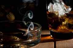 玻璃威士忌吸烟雪茄烟灰缸