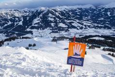 雪崩警告标志奥地利阿尔卑斯山脉