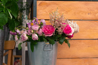 工作场所花店工作一边视图使花装饰花木表格工具配件花店使花束