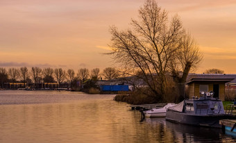 停靠船河那莱茵河荷兰美丽的城市风景日落水