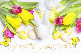 快乐复活节复活节白色兔子白色背景复活节鸡蛋新鲜的郁金香复活节问候卡复活节兔子复活节鸡蛋