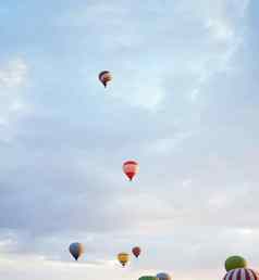 集团空气气球飞行天空