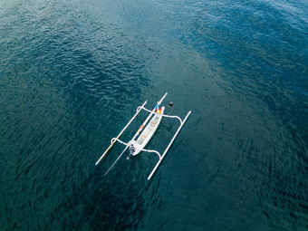 空中视图传统的印尼钓鱼船