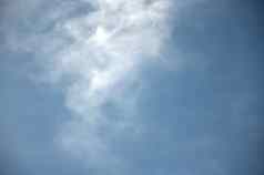 蓝色的清晰的天空白色卷云云图片清晰的秋天一天
