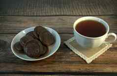 早餐杯茶饼干巧克力糖衣瓷杯谎言木表格