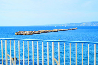 视图平静蓝色的海<strong>小游艇</strong>海湾海滨奢侈品夏天假期法国里维埃拉复制空间