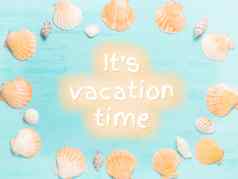蓝色的海背景海贝边境文本假期时间夏天假期假期时间概念