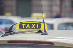 黄色的出租车标志出租车城市