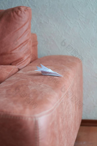 纸飞机模型折纸手工制作的纸飞机旅行概念