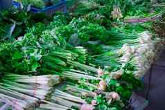 桩新鲜的蔬菜出售亚洲市场