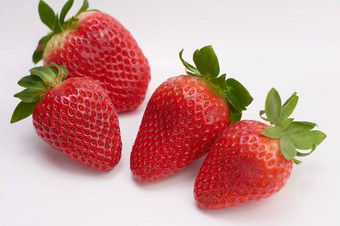 关闭<strong>图片</strong>新鲜<strong>的草莓</strong>白色背景
