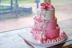 拳头蛋糕婴儿女孩生日庆祝洗礼粉红色的sugarpaste分层蛋糕设计人