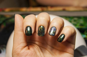 美丽的绿色修指甲指甲波兰的指甲阴影绿色轻微的辛大微光