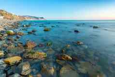 多石的海海滩周年纪念日胜利高海岸阿纳帕日落黑色的海阿纳帕俄罗斯