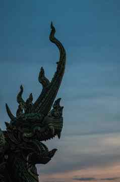 美丽的龙雕像王那加人蛇动物佛教传说