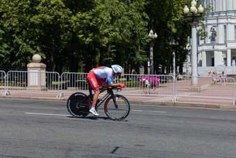明斯克白俄罗斯6月骑自行车的人俄罗斯科尔纳戈自行车参与但分裂开始个人比赛欧洲游戏事件6月明斯克白俄罗斯