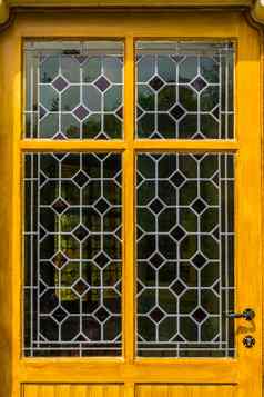 木黄色的通过受污染的玻璃模式多样化的颜色古董背景
