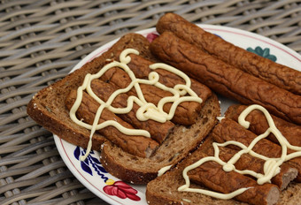 弗里坎德尔面包蛋黄酱传统的荷兰零食排序剁碎肉热狗