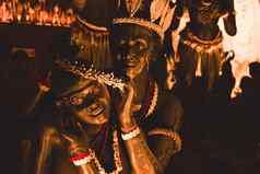 加尔各答印度9月装饰艺术工艺雕塑传统的部落皮疹桑塔尔少数民族集团舞者使爱穿传统的服装著名的杜尔迦崇拜临时棚舍