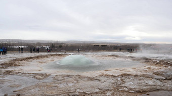 喷泉喷发冰岛生产大飞溅热水