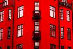 充满活力的红色的房子