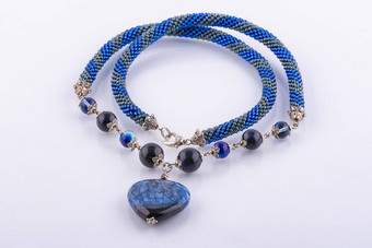 手工制作的串珠蓝色的项链