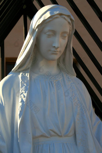 雕像维珍玛丽