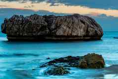 海滩石头鸽子卡萨雷斯马拉加西班牙
