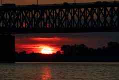 桥黑龙江河日落俄罗斯哈巴罗夫斯克照片中间河