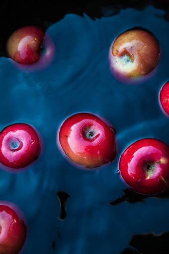 红色的多汁的苹果水桶趋势黑暗复古的背景概念丰富的<strong>收获</strong>前视图