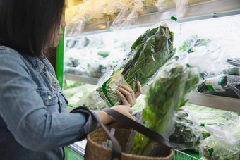 夫人购物新鲜的蔬菜<strong>超市</strong>商店女人新鲜的市场<strong>生活</strong>方式概念