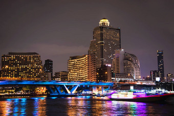 色彩斑斓的晚上图片亚洲城市蓝色的光桥大河建筑背景曼谷泰国
