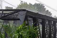 重降雨打钢结构季风季节马来西亚