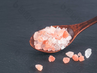 喜玛拉雅粉红色的盐晶体