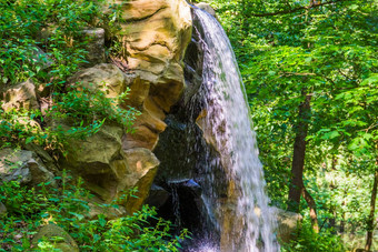 瀑布流媒体悬崖森林自然背景花园体系结构