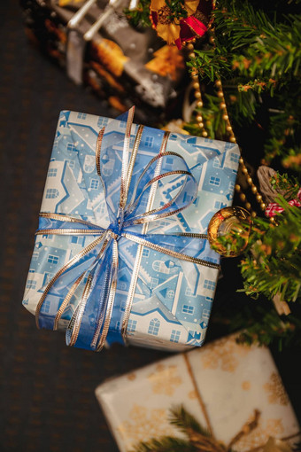 各种<strong>包装</strong>礼物包厢里装饰圣诞节树生活风格