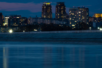 晚上视图城市哈巴罗夫斯克黑龙<strong>江河</strong>蓝色的晚上天空晚上城市明亮基斯灯笼