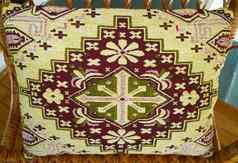 古董羊毛枕套手工制作的刺绣