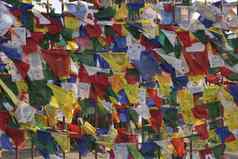 五彩缤纷的祈祷旗帜背景佛教舍利塔