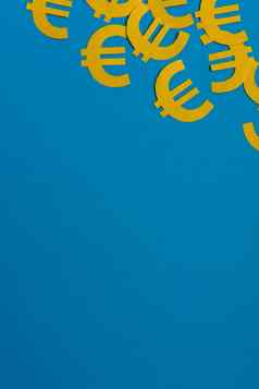 纸黄色的符号欧元货币蓝色的背景视图复制空间
