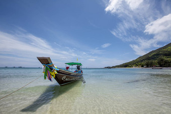 热带假期假期旅游海滩概念长尾巴船