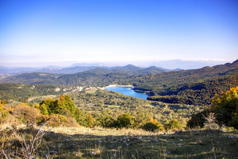 山区劈叉湖