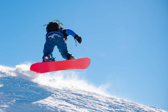 滑雪骑红色的滑雪板山<strong>阳光</strong>明媚的一天滑雪冬天<strong>体育</strong>