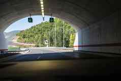 高速公路隧道迹象隧道山路旅行特拉夫
