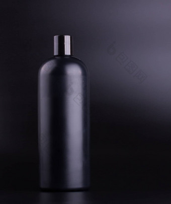 黑色的<strong>洗发水</strong>瓶黑色的背景
