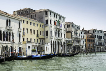 古老的建筑船通道威尼斯