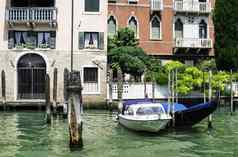 古老的建筑船通道威尼斯