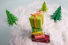 玩具车携带礼物圣诞节树雪生活