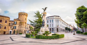Abruzzo地区城市广场意大利瓦斯托雕像广场加布里埃尔罗塞蒂广场