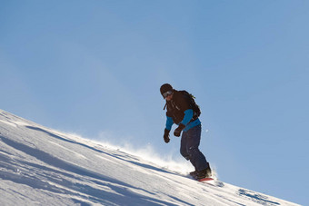 滑雪骑红色的滑雪板山<strong>阳光</strong>明媚的一天滑雪冬天<strong>体育</strong>